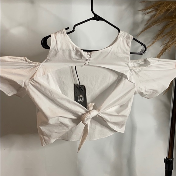 Open back blouse - Picture 2 of 3